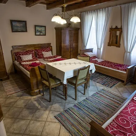 Nyirfa Apartmanhaz Doeroeske Doroske