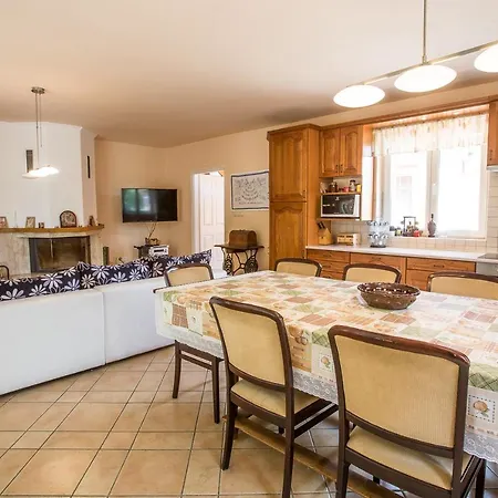 Nyirfa Apartmanhaz Doeroeske Aparthotel