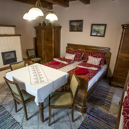 Nyirfa Apartmanhaz Doeroeske