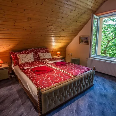 Nyirfa Apartmanhaz Doeroeske Aparthotel