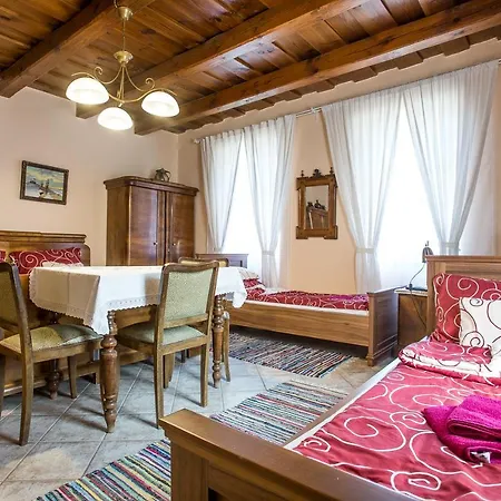 Nyirfa Apartmanhaz Doeroeske Aparthotel